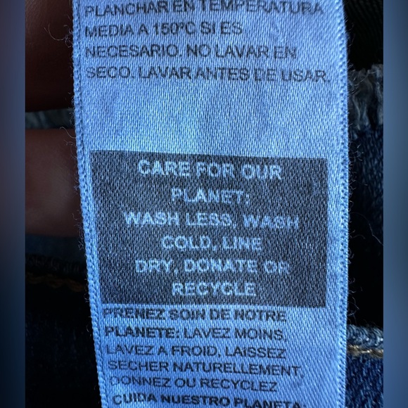 Levi signature cut off style denim shorts in size 14 great condition - Picture 6 of 7